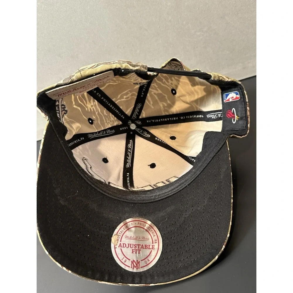 mitchell ness Miami‎ Heats Camo SnapBack Hat